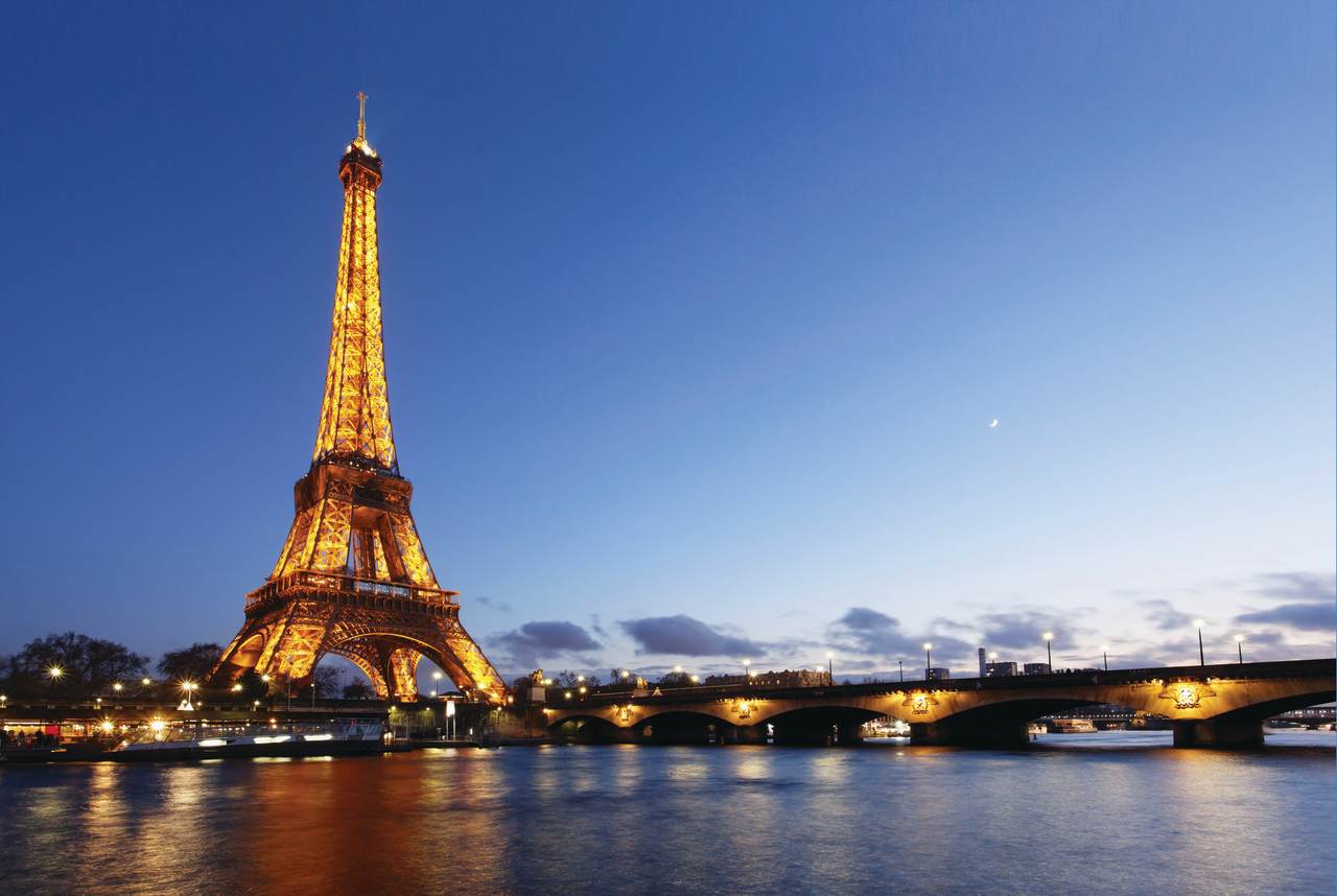 Los productos Roca fueron seleccionados por sus prestaciones, su durabilidad y su diseño moderno. Los lavabos Meridian y los inodoros Access, junto con las placas de accionamiento PL3, los sistemas de instalación Duplo, las placas de descarga Sentronic y la grifería Thesis y Esmai se incorporaron al proyecto por su funcionalidad y estilo. Asimismo, los urinarios Euret y Site y los lavabos Diverta ofrecen la fiabilidad que requiere la apuesta por la calidad y la durabilidad de este emblemático monumento que acoge a millones de visitantes cada año.