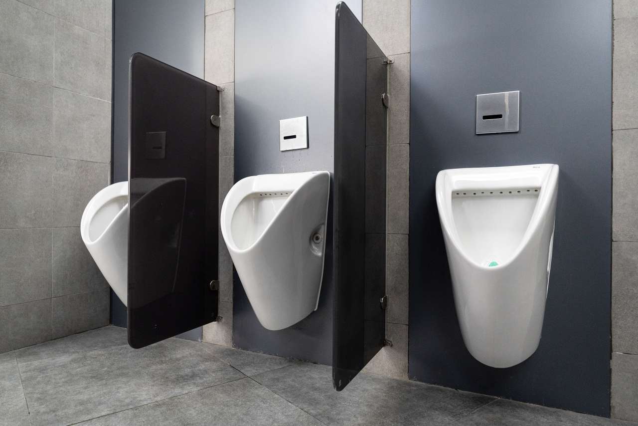 El Museo de Astronomía de Shanghái, diseñado por Ennead Architects y Thomas Wong, aúna simbolismo científico y cultural. Las soluciones de baño Roca han sido escogidas por su diseño limpio y moderno y su resistencia a un uso intensivo en espacios públicos. Los inodoros The Gap, los urinarios Site, los urinarios Chic con alimentación oculta, la grifería de lavabo L20-E y los lavabos bajo encimera Berna ofrecen la combinación perfecta de durabilidad y estilo. La grifería y los urinarios con sensor permiten un uso sin contacto, ofreciendo una mayor higiene y reduciendo al mismo tiempo el consumo de agua. Todas estas ventajas hacen que los baños cumplan con las normas estéticas del museo y mantengan el espacio limpio e higiénico.4